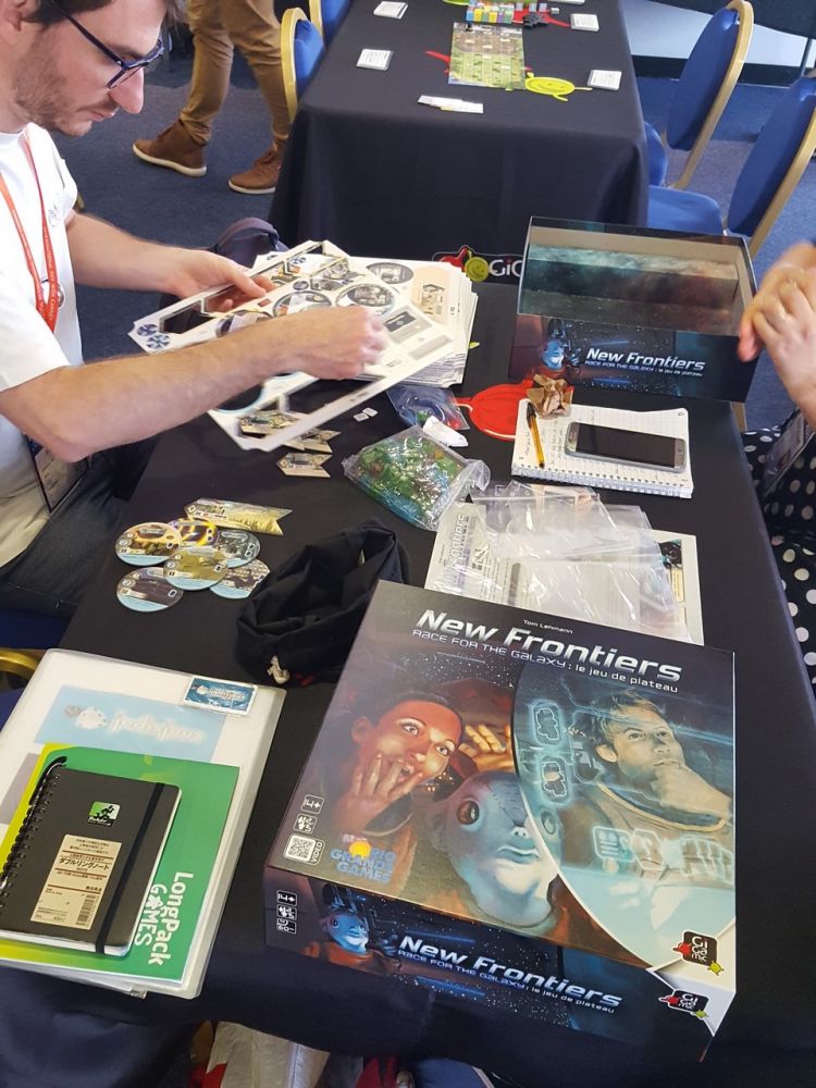 Attention, bien prévoir deux temps bien distincts pour l'ouverture de la boite, le dépunchage et la partie...