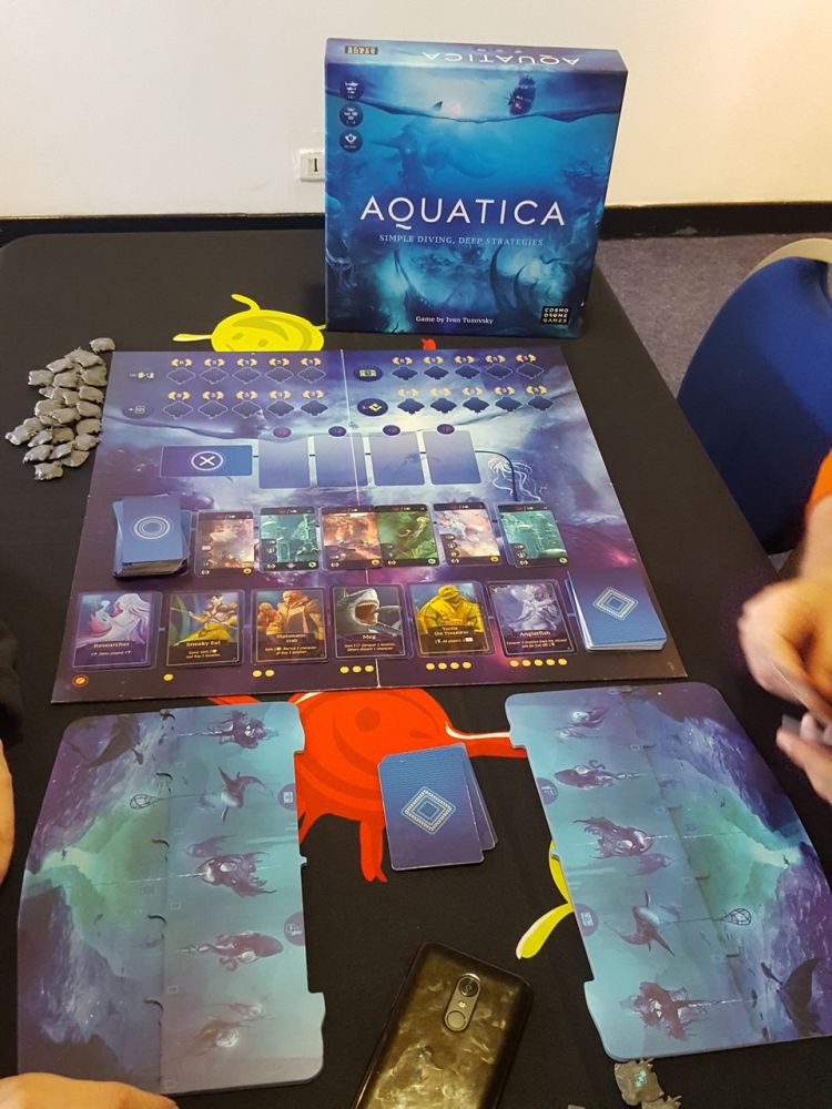 Aquatica, chez Cosmodrome Games, une des bonnes pioches de Gigamic après le salon d'ESSEN du mois d'octobre. Ravi je suis (bon d'accord je l'ai déjà).