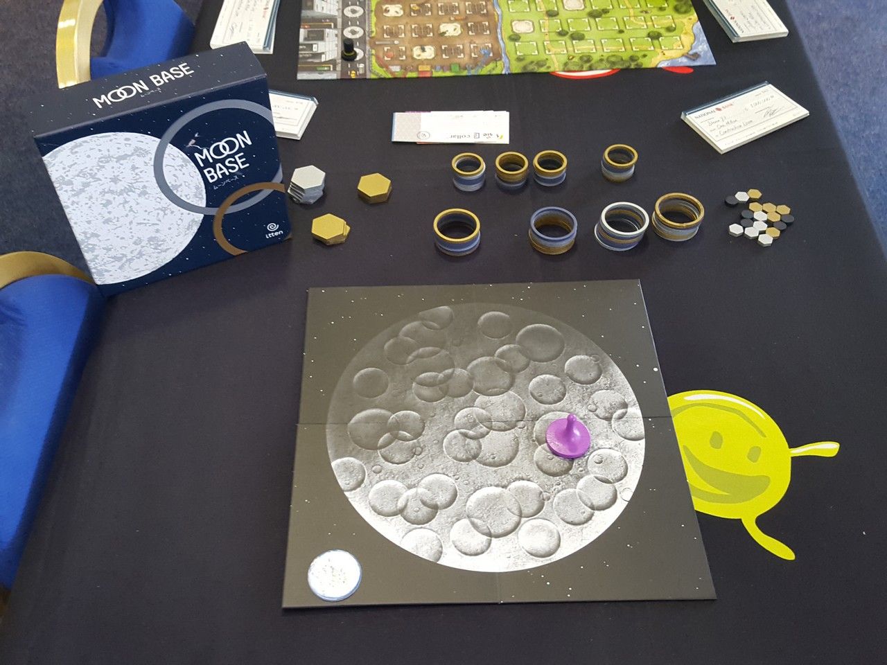 Moon Base, un très beau jeu abstrait à deux joueurs, qui nous faisait déjà de l'oeil sur le stand d'Itten.