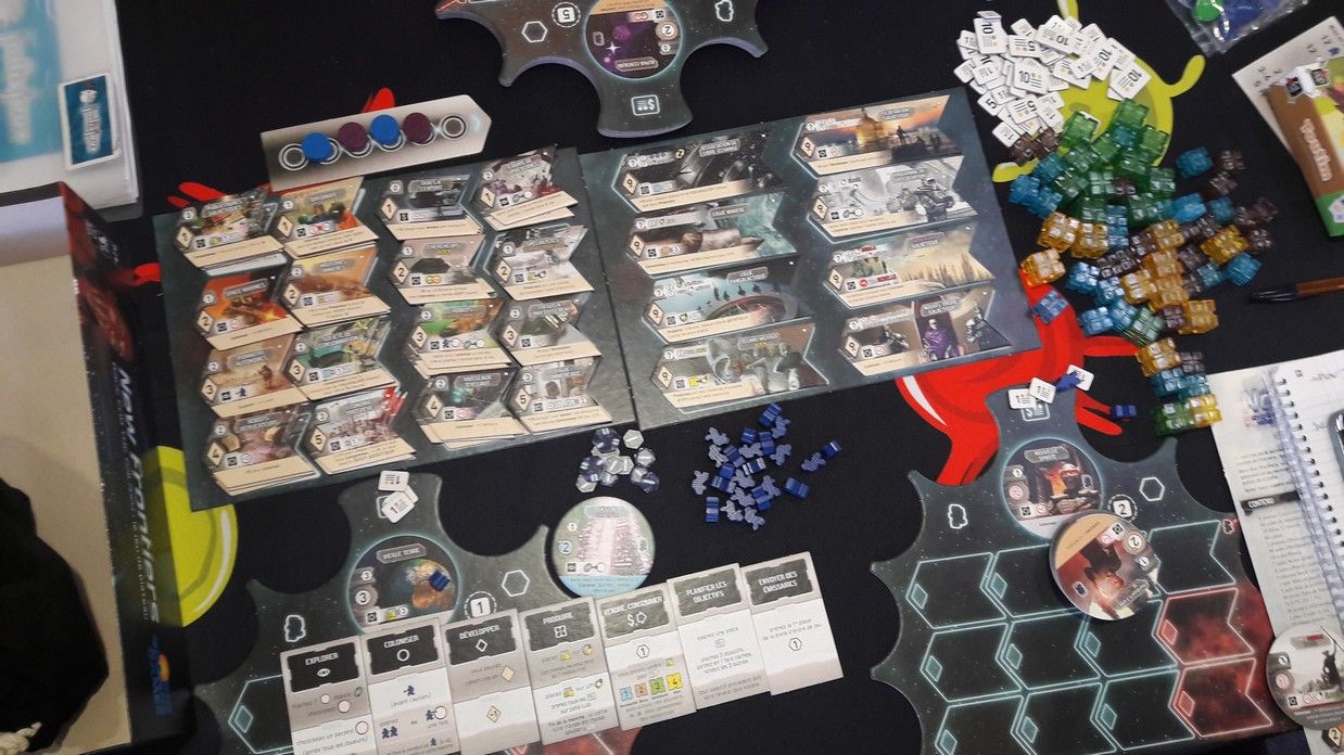 Petite vue du début de l'installation pour 2 joueurs avant de découvrir les nouveaux mécanismes du jeu.