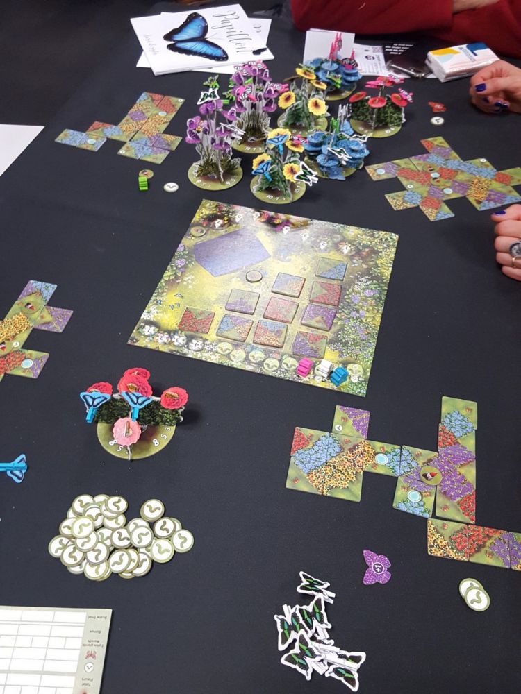 Papillons, un jeu de J.B. Howell et illustré par Whitney Rader, une des nouveautés Matagot du salon.