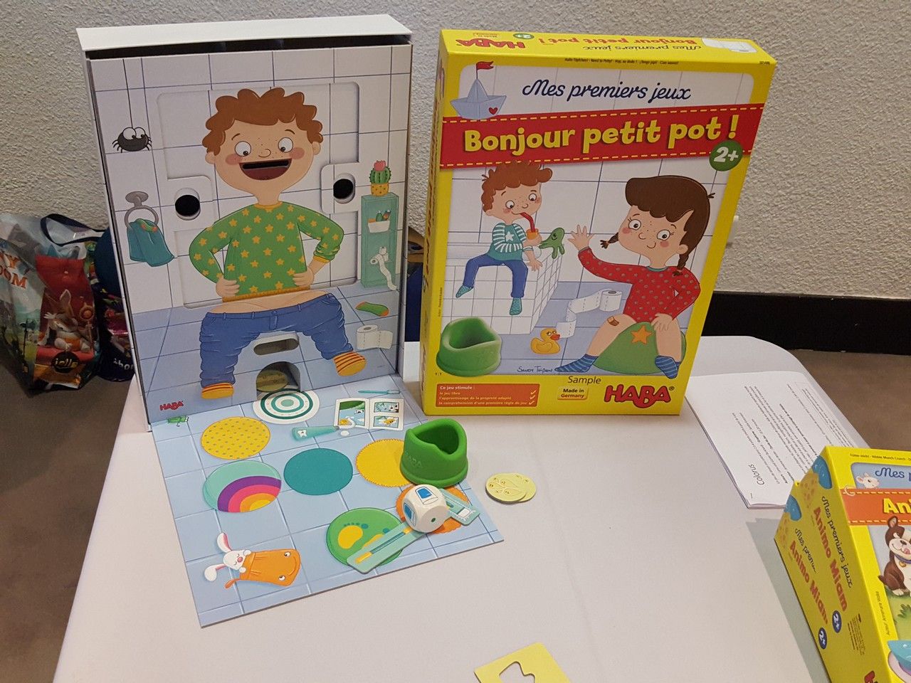 Bonjour petit pot ! dans la gamme mes premiers jeux de Francisa Knauber à partir de 2 ans.