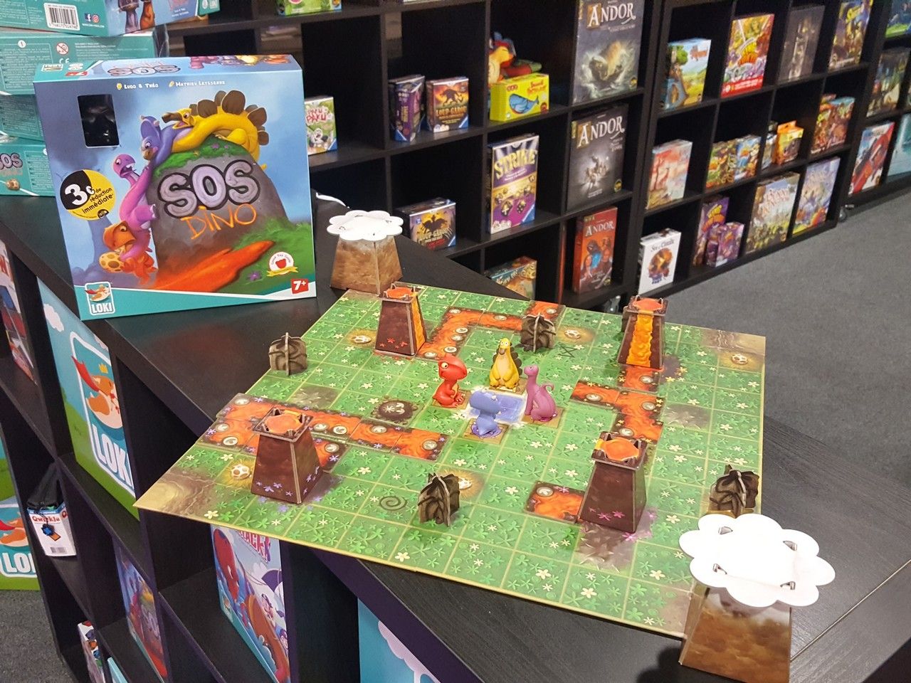 On termine notre journée de rendez-vous avec un passage sur l'espace Pro de Iello avec SOS Dino chez Loki.