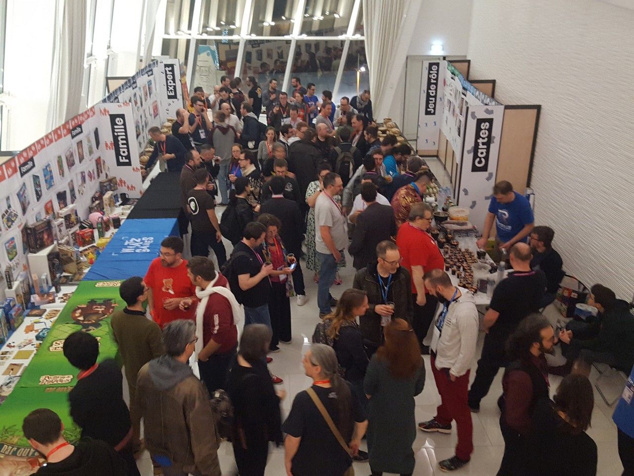 La sangria était effectivement très bonne... Salut amical à l'équipe d'Un monde de jeux  (en bas à droite).