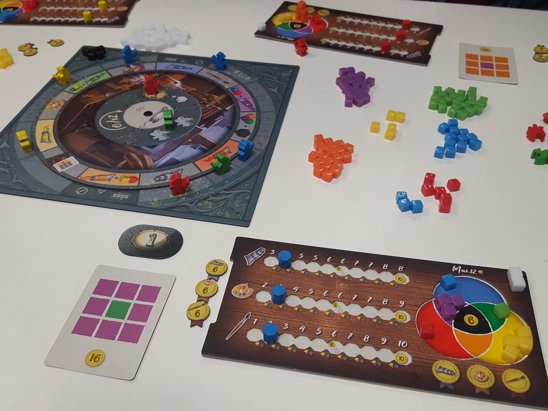 Le jeu de Nicolas De Oliveira, illustré par Fabrice Weiss, n'est pas sans rappeler le déjà ancien Fresco (2010). Excellente découverte, on passe un très bon moment.