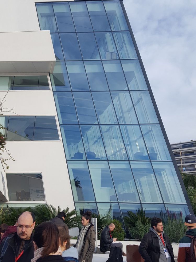 L'entrée du salon côté espace presse...