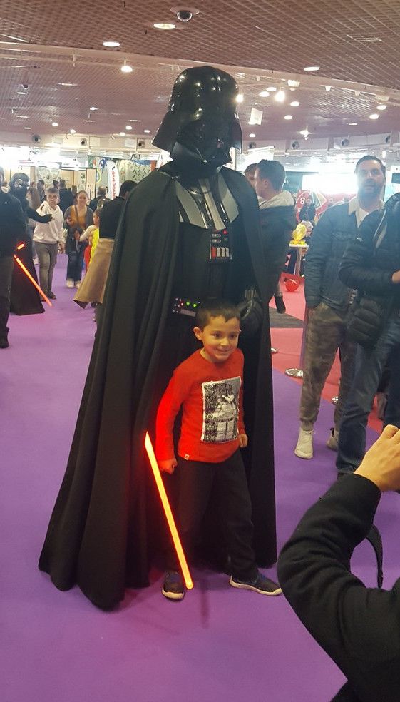 Changement de décor... Oui je suis monté à l'étage pour rejoindre l'espace enfant et retrouver notre Jedi Cyril ( non, lui ce n'est pas son père !!!).