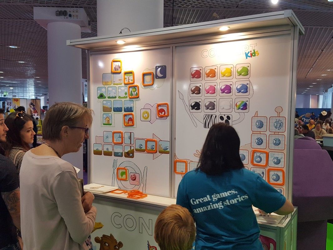 Un peu plus loin, une version géante de Concept Kids Animaux chez Repos Prod. Un jeu à  partir de 5 ans que mes élèves affectionnent particulièrement.