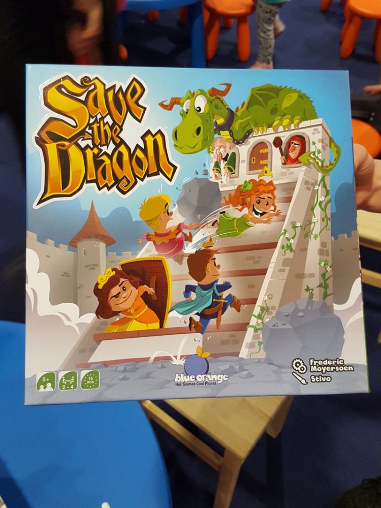 Save The dragon, la nouveauté du salon. Un jeu de Frederic Moyersoen à partir de 5 ans.