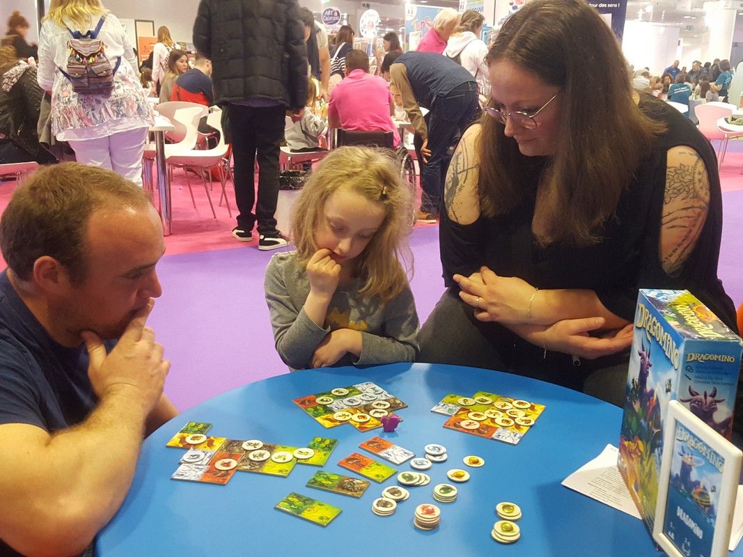 Le FIJ c'est aussi des rencontres et du partage. Merci Linoa, tu vois qu'on peut jouer ensemble en dehors de la classe et avec papa maman en plus !!!