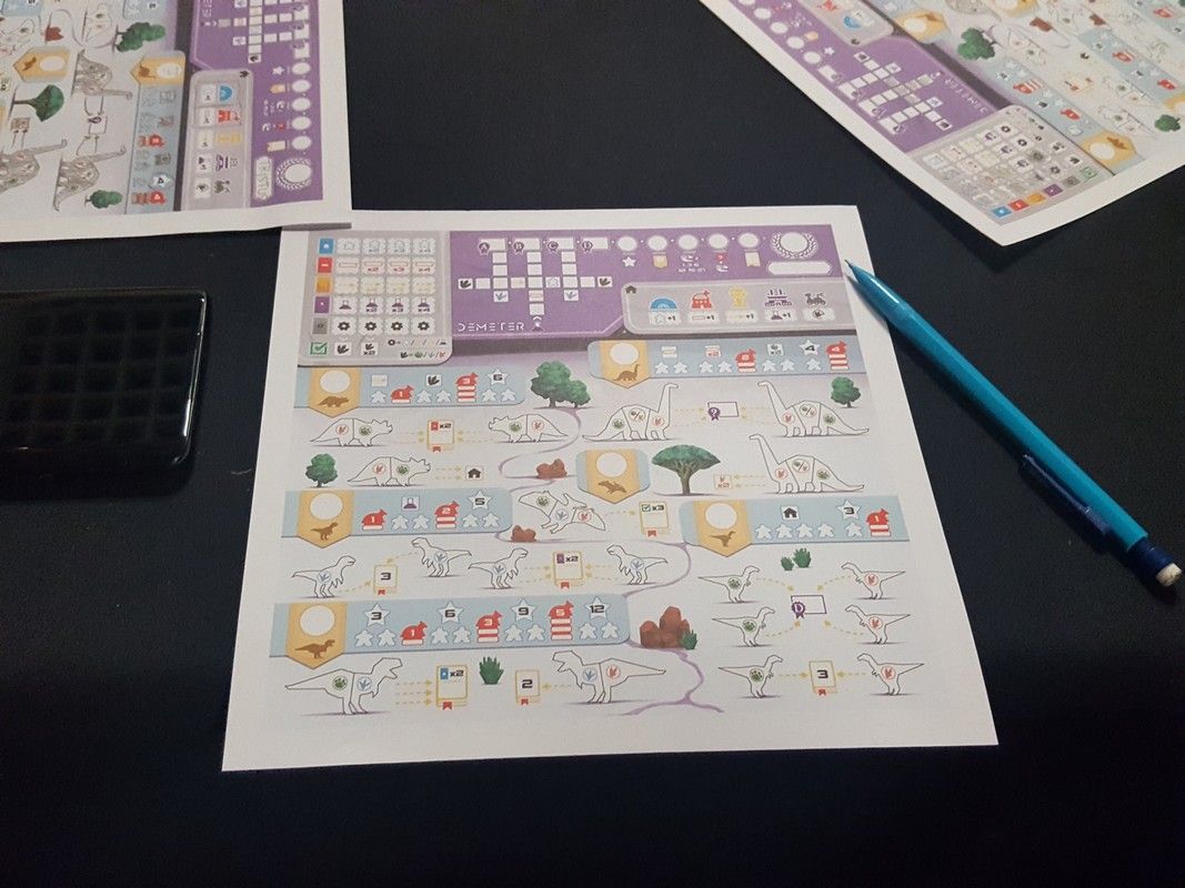 Un Flip and Write... bah oui il n'y a pas de dés mais des cartes comme pour Welcome To !