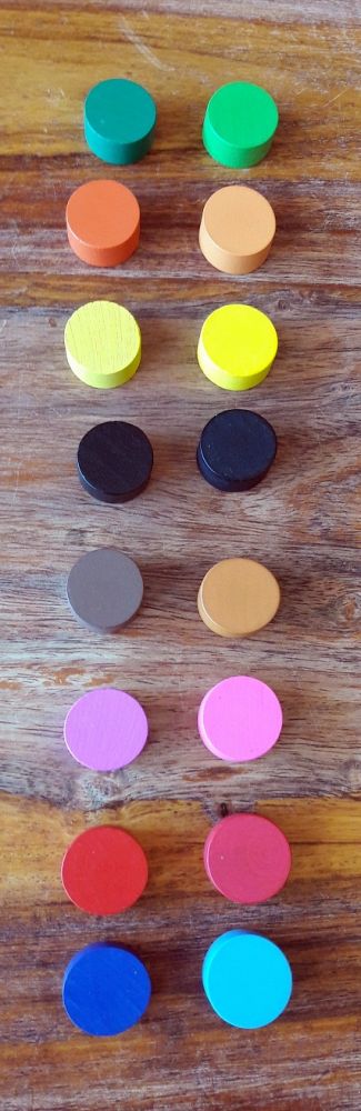 Les couleurs et les textures (boisé ou lisse) ont pas mal changé mais rien d'affolant ni de gênant ( nouvelle édition à gauche).