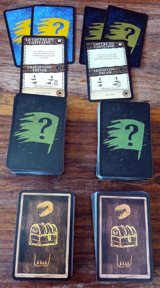 Les cartes événements et mystères sont presque les mêmes MAIS la colorimétries des dos est différente.  Les cartes événements de départ sont enfin facilement identifiables dans la nouvelle édition.