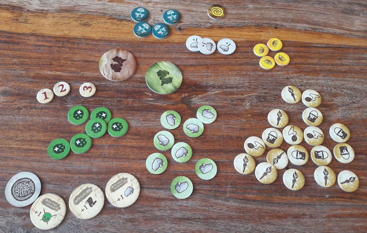 On regrette l'absence de pions pierre en bois au lieu des jetons, sinon pas mal de nouveaux jetons de plein de sortes...