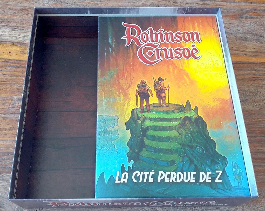 Comment dire c'est un peu génant... non vous ne rêvez pas : la boite est toute pleine de vide et 3 fois trop grande...