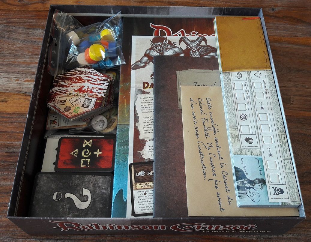 L'ensemble du matériel tient parfaitement dans la grande boite pleine de vide mais heurement bien adaptée au peu de matériel