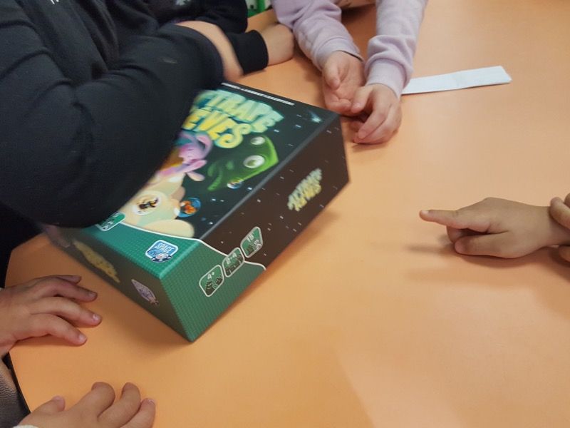 Là ce n'est pas gagné... pas facile d'ouvrir une boite (en carton bien épais) toute neuve.