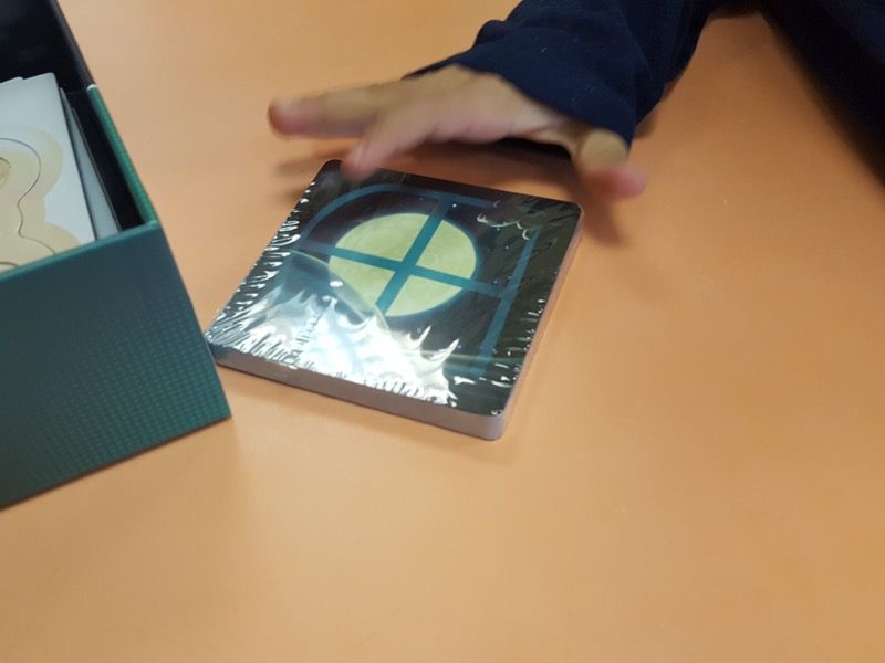 Va encore falloir réussir à enlever ce film plastique.