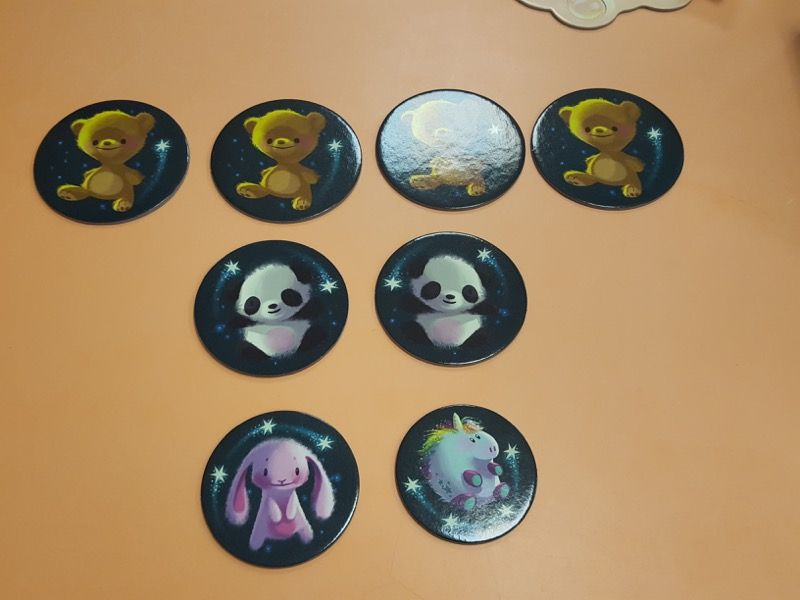 8 tuiles Doudou. On en profite pour faire compter un élève de moyenne section (4 ans).