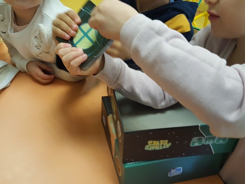 30 cartes Cauchemar. C'est d'ailleurs juste un cauchemar pour déchirer le film plastique !