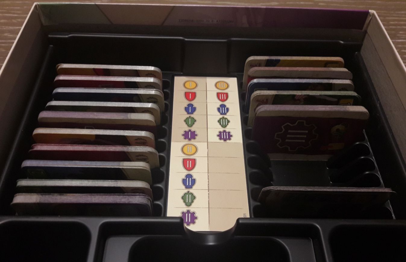 Le thermoformage et le panneau permettant de trier les cartes. Bien penser !