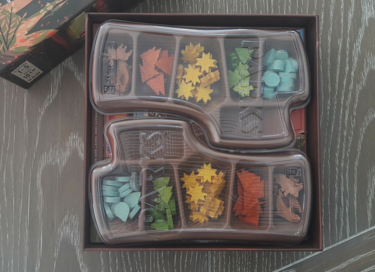 Ce qui marque d’entrée à la première ouverture de la boîte de Parks, c’est l'ordre, même si il y a 3 planches à dépuncher tout est très bien agencé.