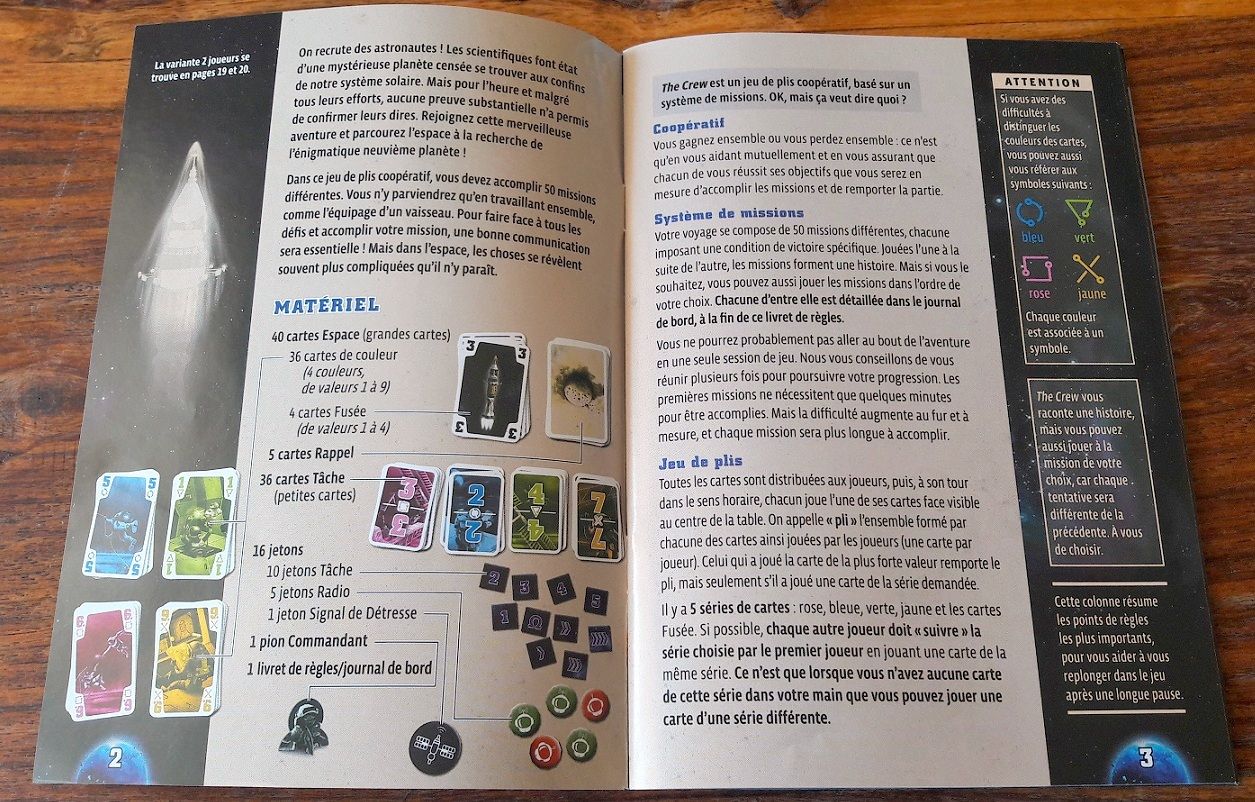 Un livret de règles très bien fait avec le résumé des règles sur les côtés  des pages.