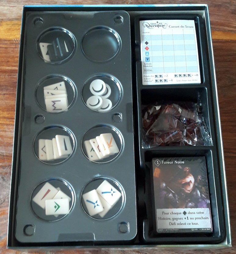 Beau thermoformage mais surtout une boite indépendante pour les runes.