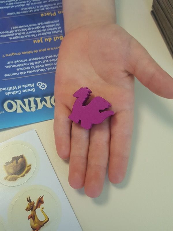 Le pion maman dragon.