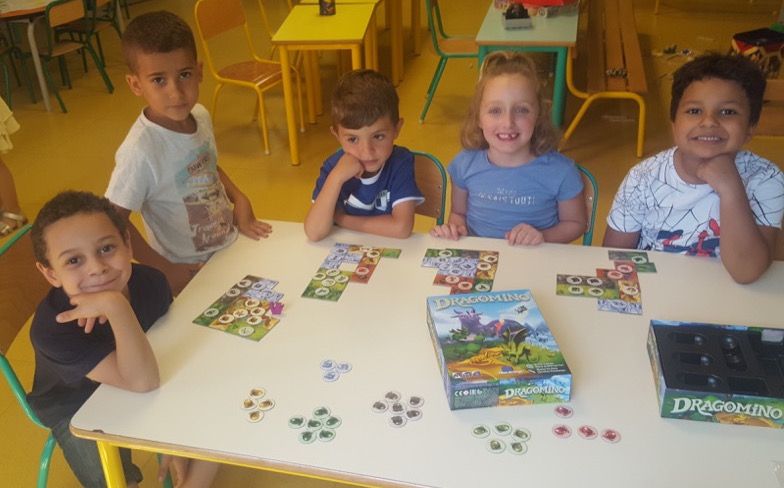 Dragomino est immédiatement adopté dans la classe même si quelques-uns n'aiment pas perdre !!!