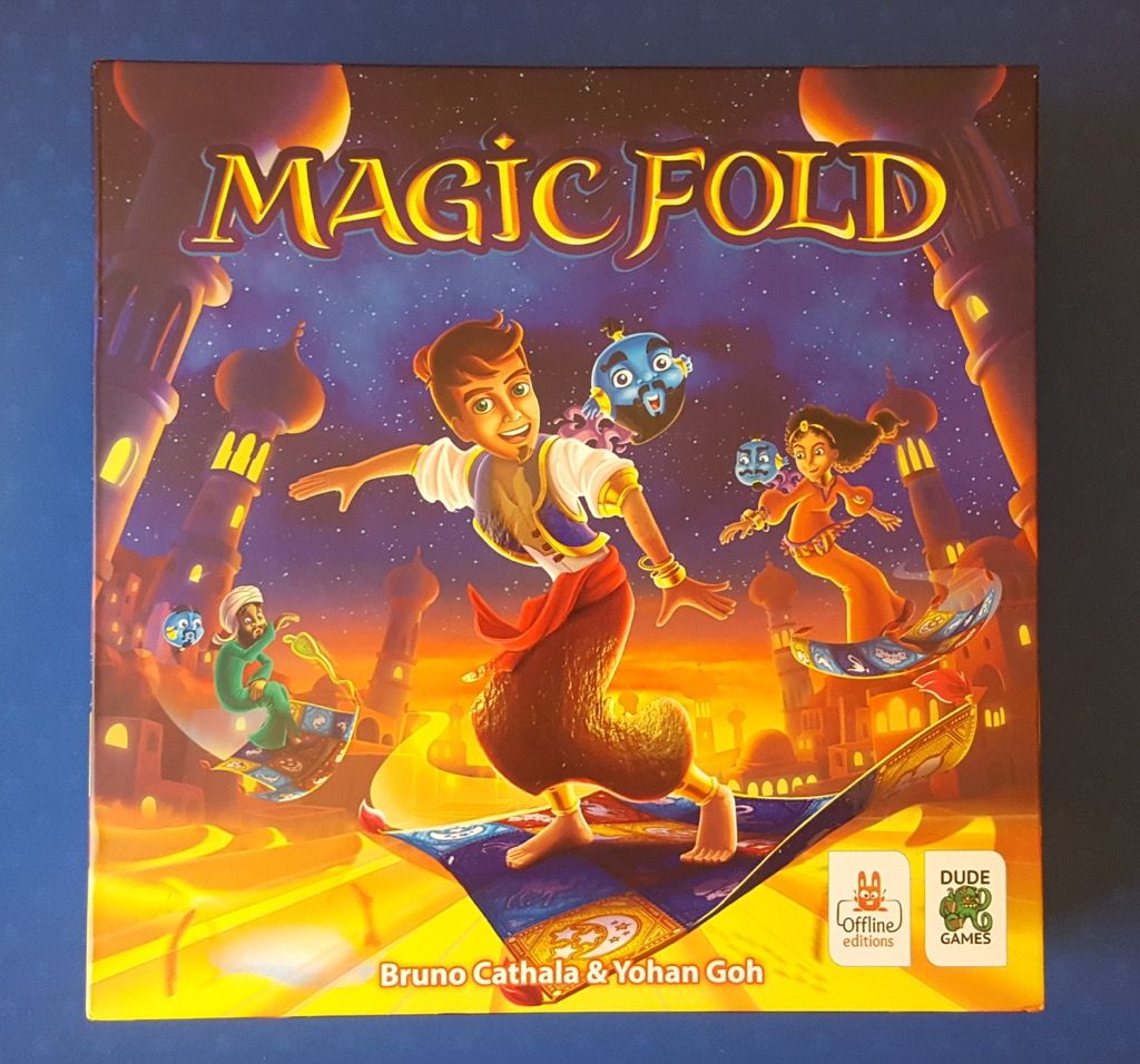 Une boite carrée au format 26,5x26,5cm avec un joli visuel avec un parti pris enfant/famille