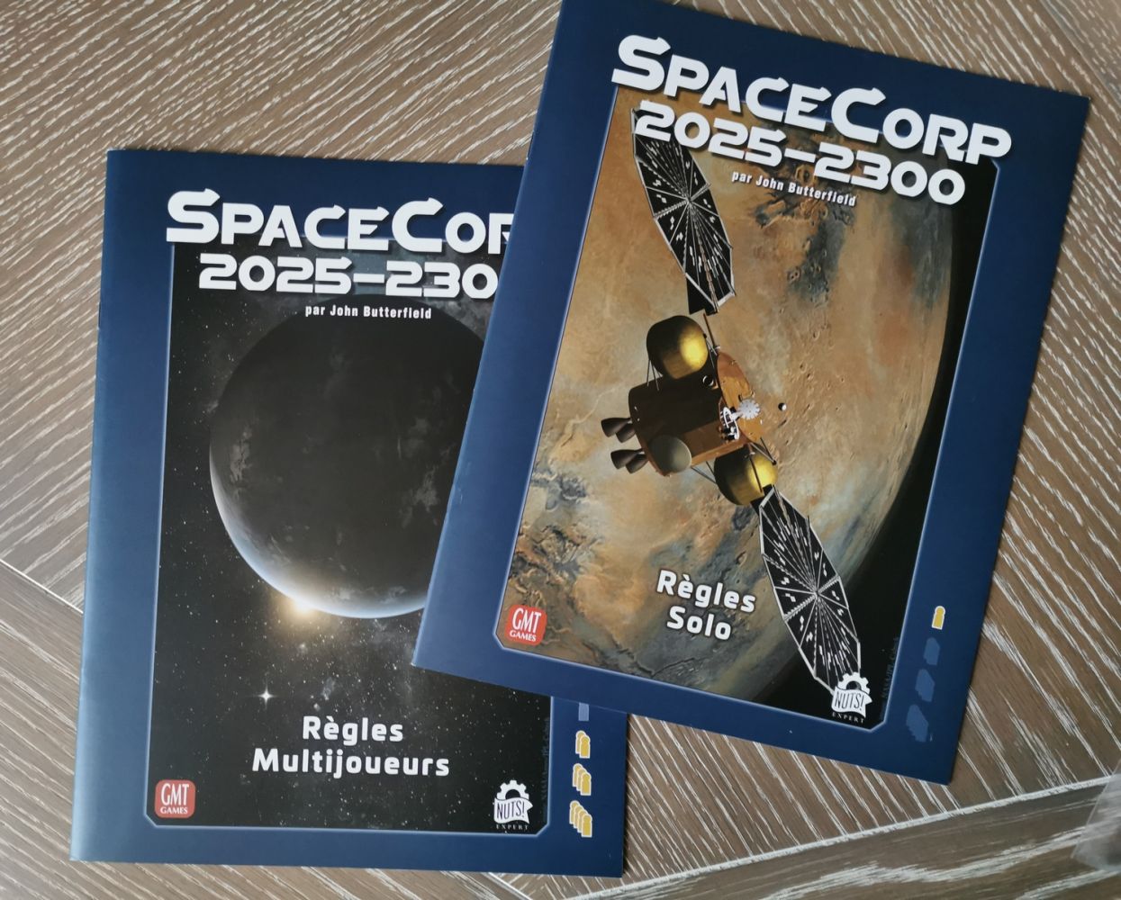 Deux livres de règles distincts.  Préparation à anticiper !