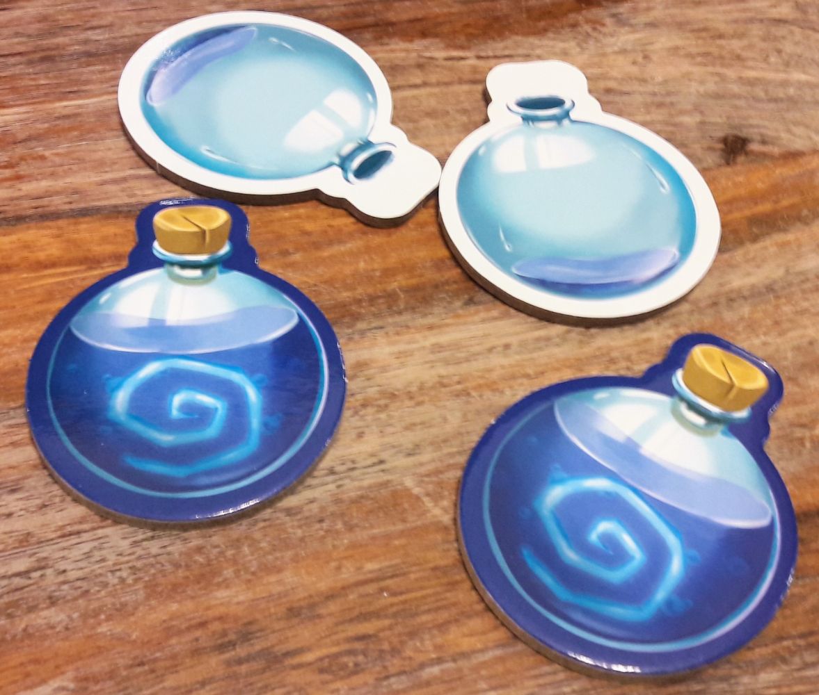 4 potions recto/verso pleine/vide pour tenir le compte des relances disponibles.