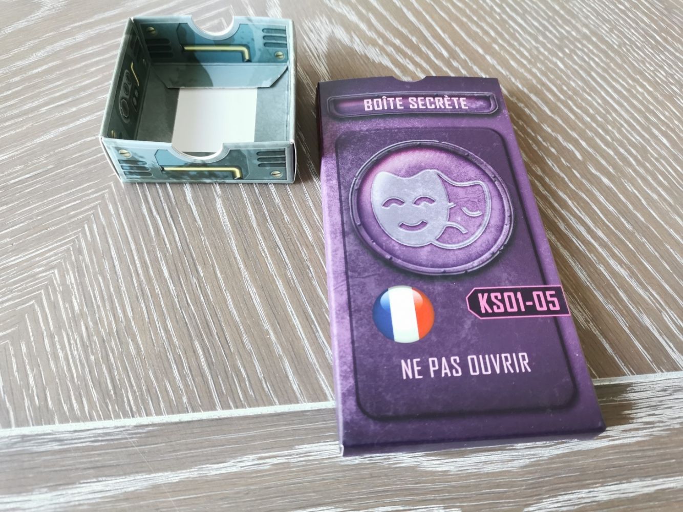 Pas de spoil sur le contenu. Par contre pour la rentrer dans la boite Heritage j'ai un peu pesté.