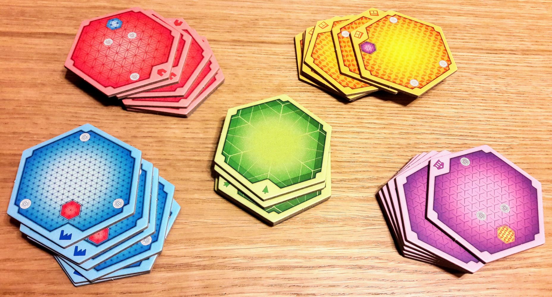 Ces plateformes flottantes permettront d'alimenter en eau et électricité chaque bâtiment.