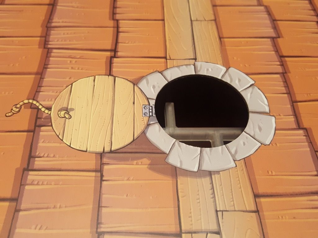 Le fameux trou de la boite qui sert à insérer la lampe.