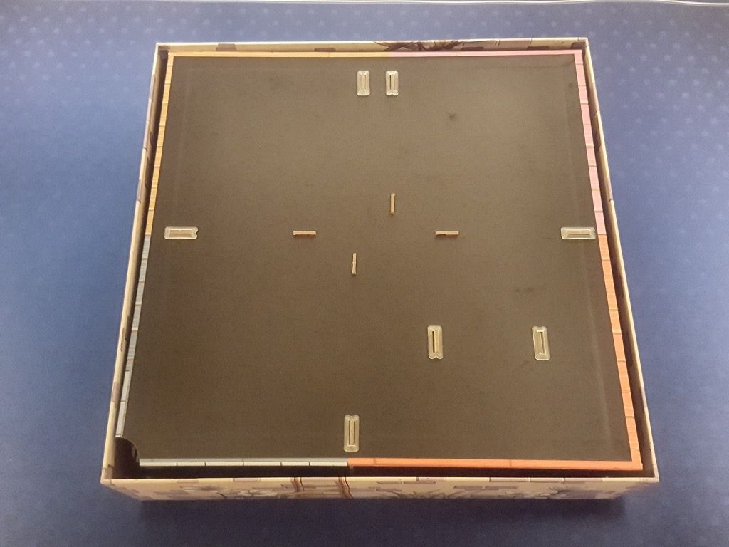 Le plateau sol retourné.