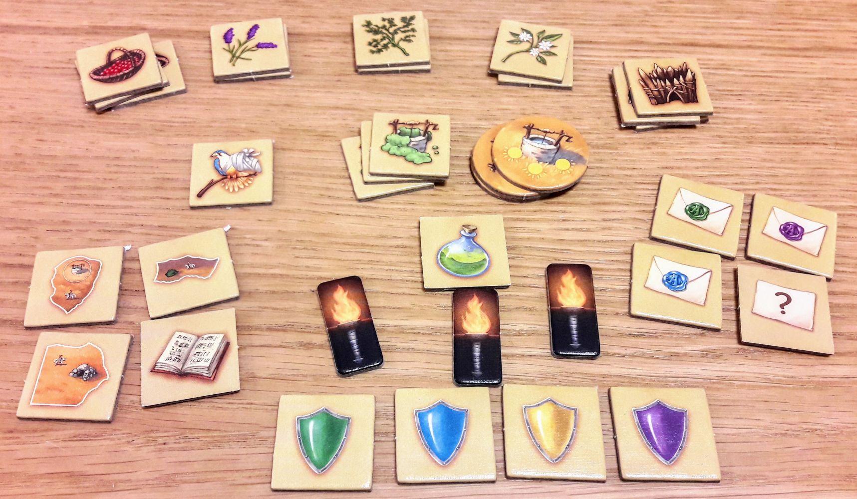 Beaucoup de jetons différents spécifiques à  chaque mission.