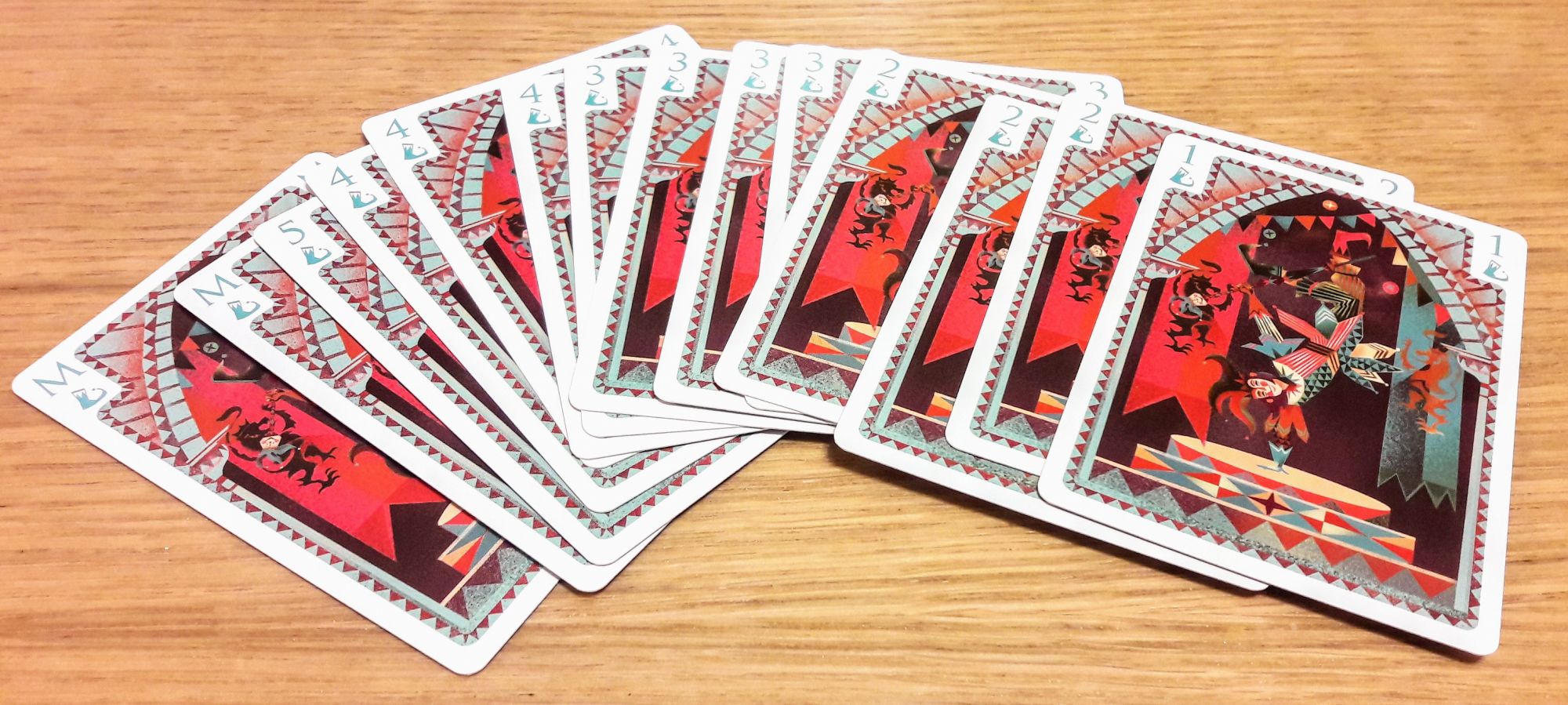 Le M est très puissant pour ramener quelqu'un sur la case  du milieu.