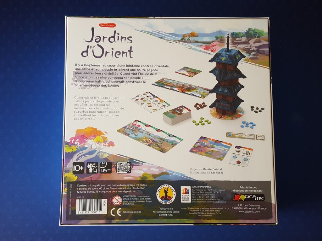 Une vue générale du matériel et le QR code pour la video de présentation du jeu.