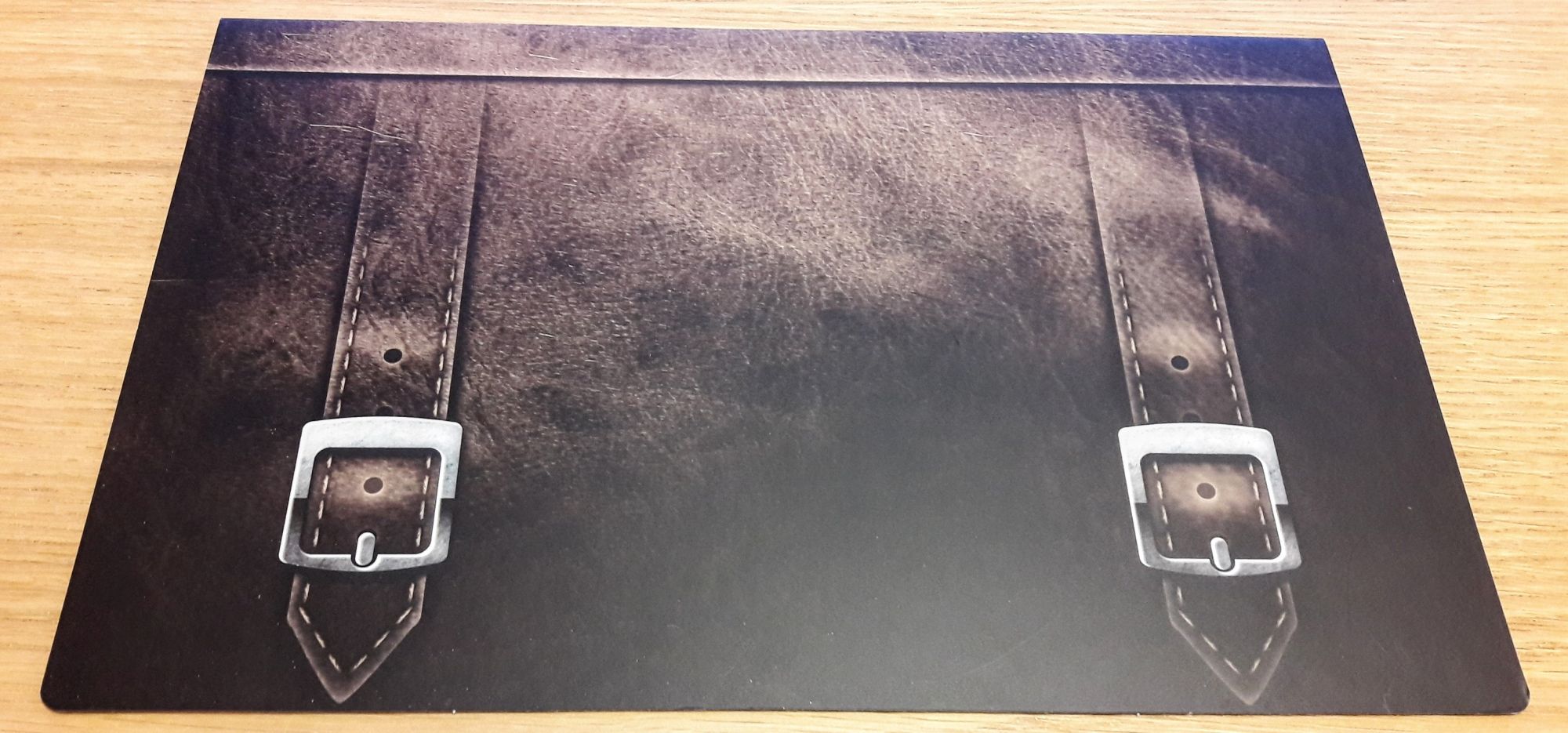 Que peut bien cacher ce superbe porte-document ?