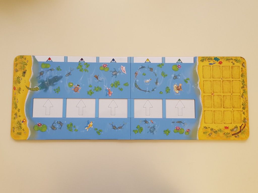 Une fois déplié, le plateau est très long dans sa longueur (72 cm !!!). Il faudra prévoir une grande table.