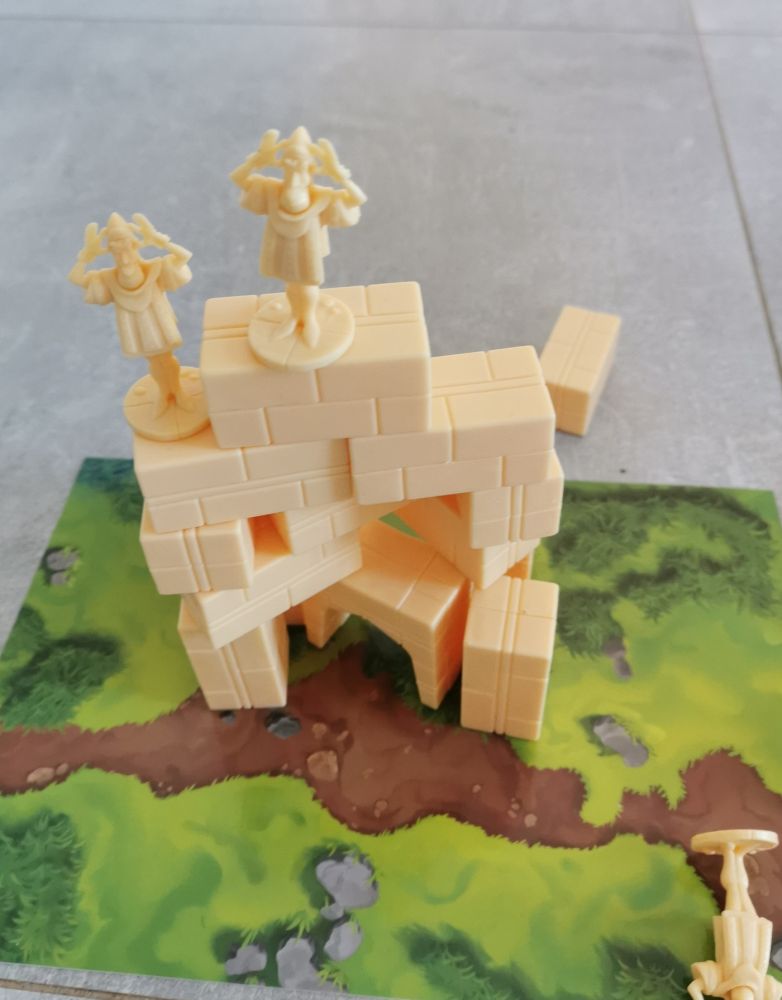 La seconde muraille après quelques tirs. Résistante la bougresse !