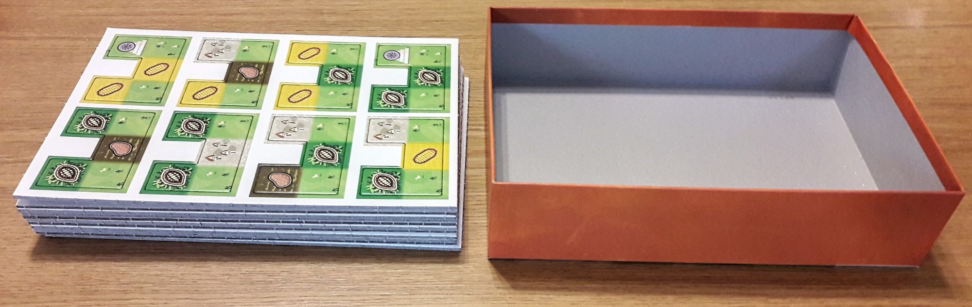 Plus de la moitié de la boîte est pleine de carton super épais de plus de 2mm !!!