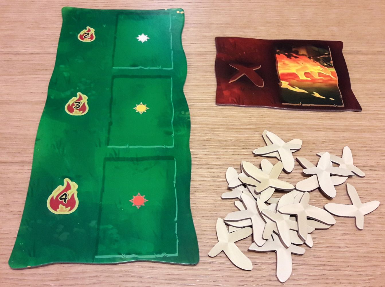 Les plateaux ne sont pas du tout indispensables mais permettent d'organiser la table de jeu même si les quadrans ne rentrent juste pas sur leur emplacement.