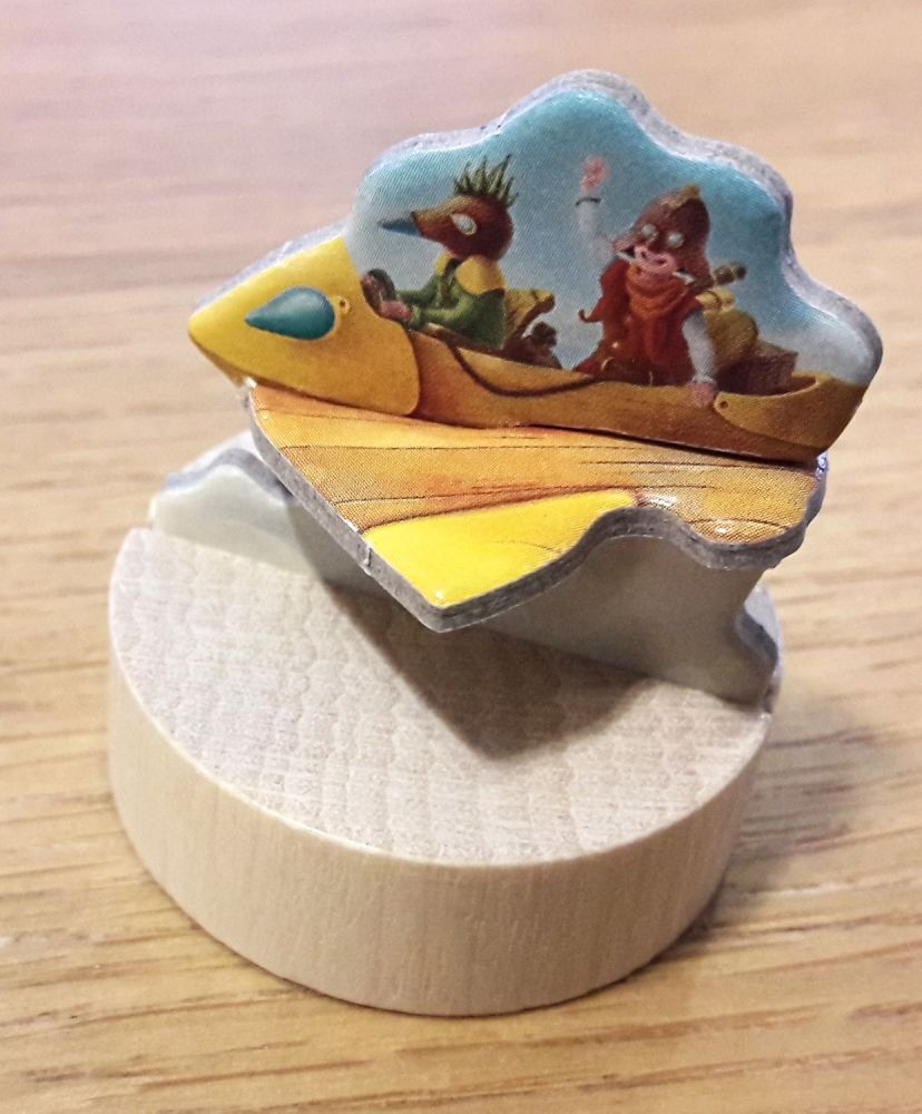 Super pion aéronef avec son support en bois.