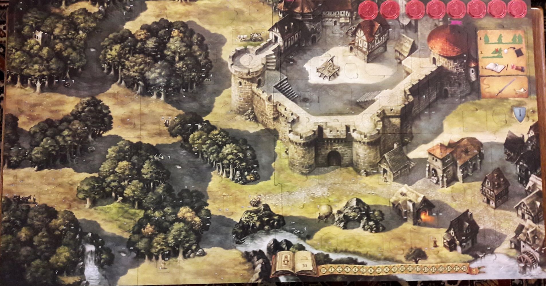 Pas moins de 8 morceaux pour un plateau immense double épaisseur avec des emplacements à enlever/retourner et découvrir...