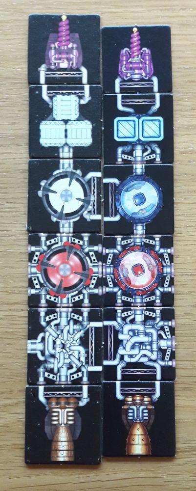 On comprend ici le secret d'une boite plus petite : toutes les tuiles sont environ 10% plus petites !!!