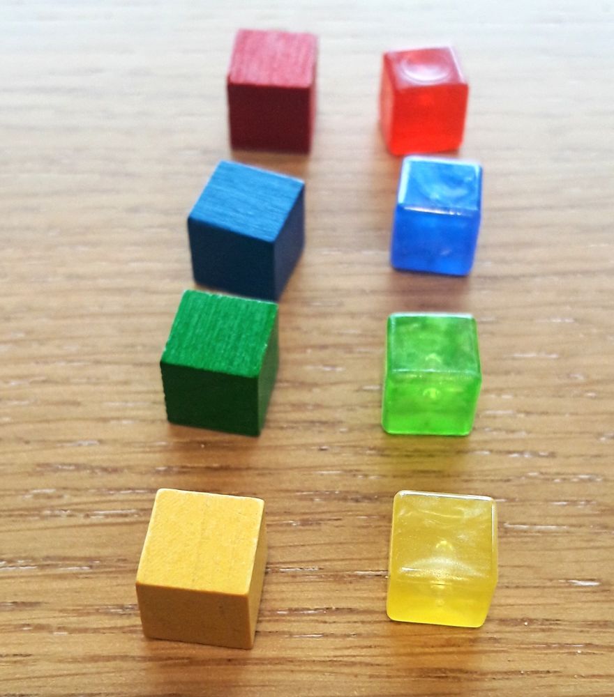 Je sais qu'il y a des fans du plastique et qu'en brillant transparent ça claque mais perso je préfère le bois...