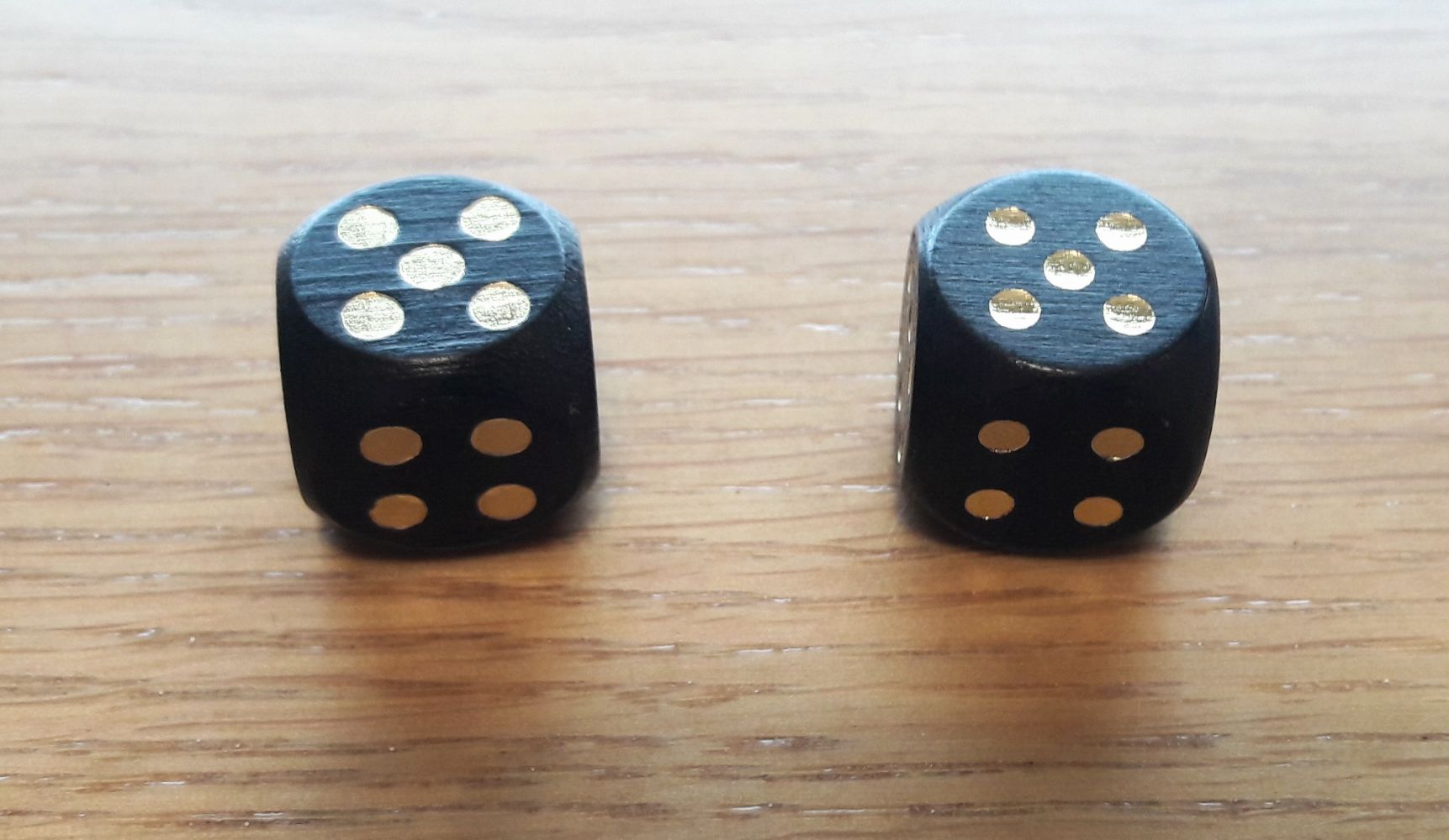 Pas une différence primordiale mais les points ressortent mieux sur la nouvelle édition.